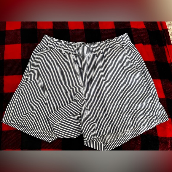 Old navy striped shorts - Picture 1 of 4